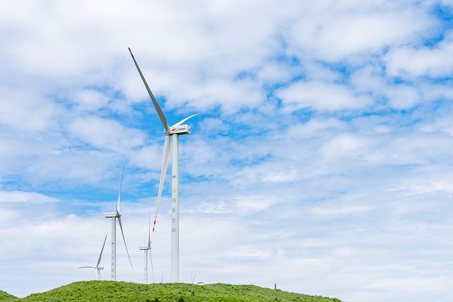 Čína loni rekordně zvýšila kapacitu solárních a větrných elektráren