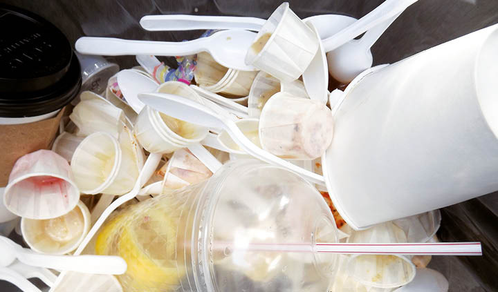 Plastová krize ohrožuje schopnost EU plnit environmentální i ekonomické cíle