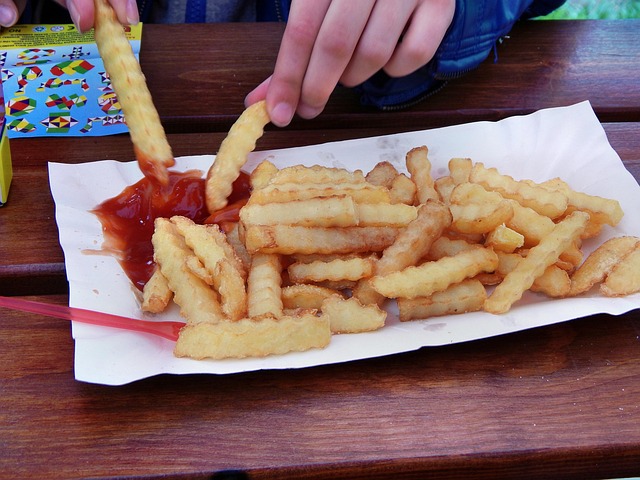 AI třídění umožňuje recyklaci potravinářských tácků