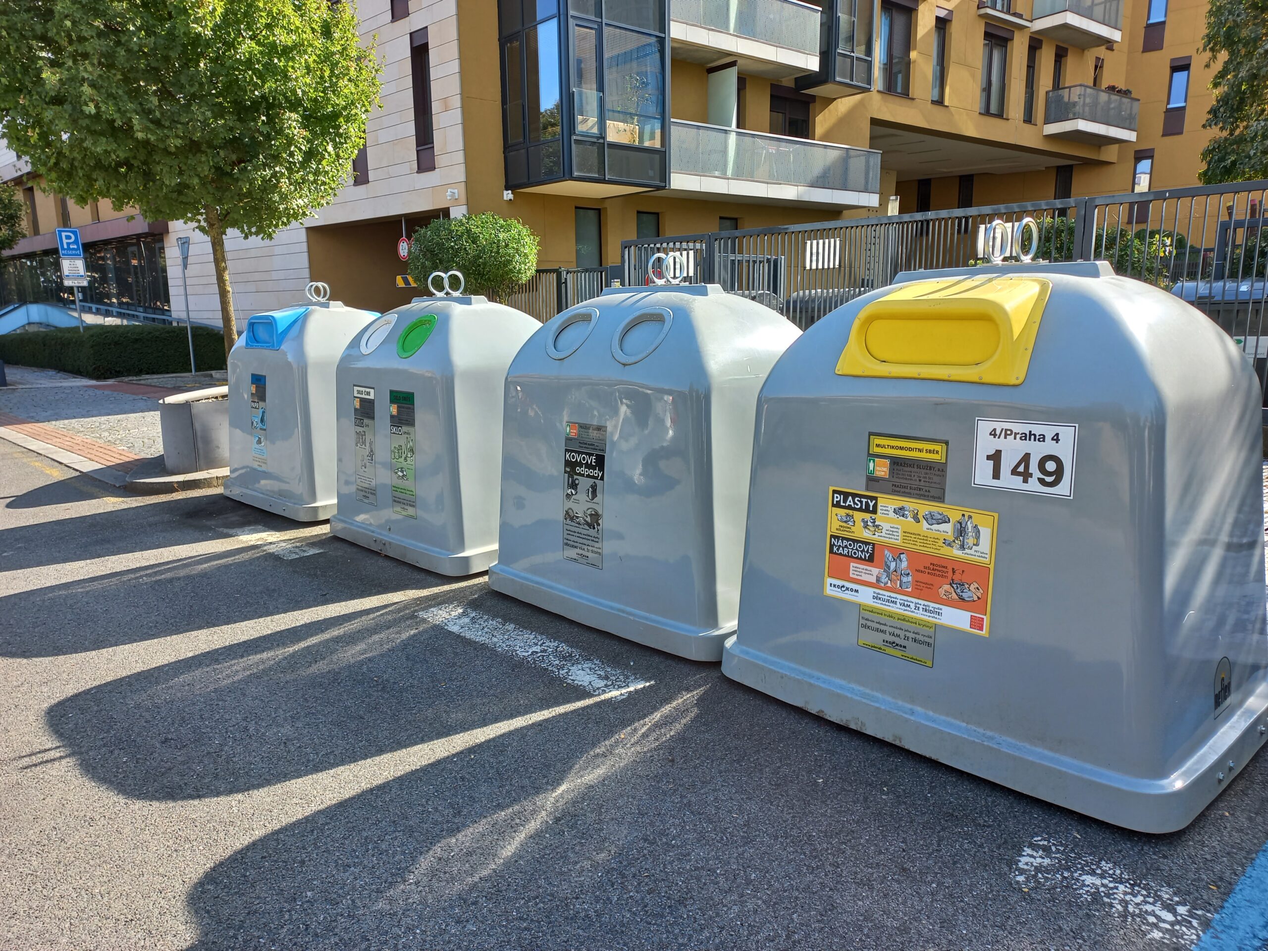 Praha testuje dynamický svoz skla, chce tak zefektivnit systém