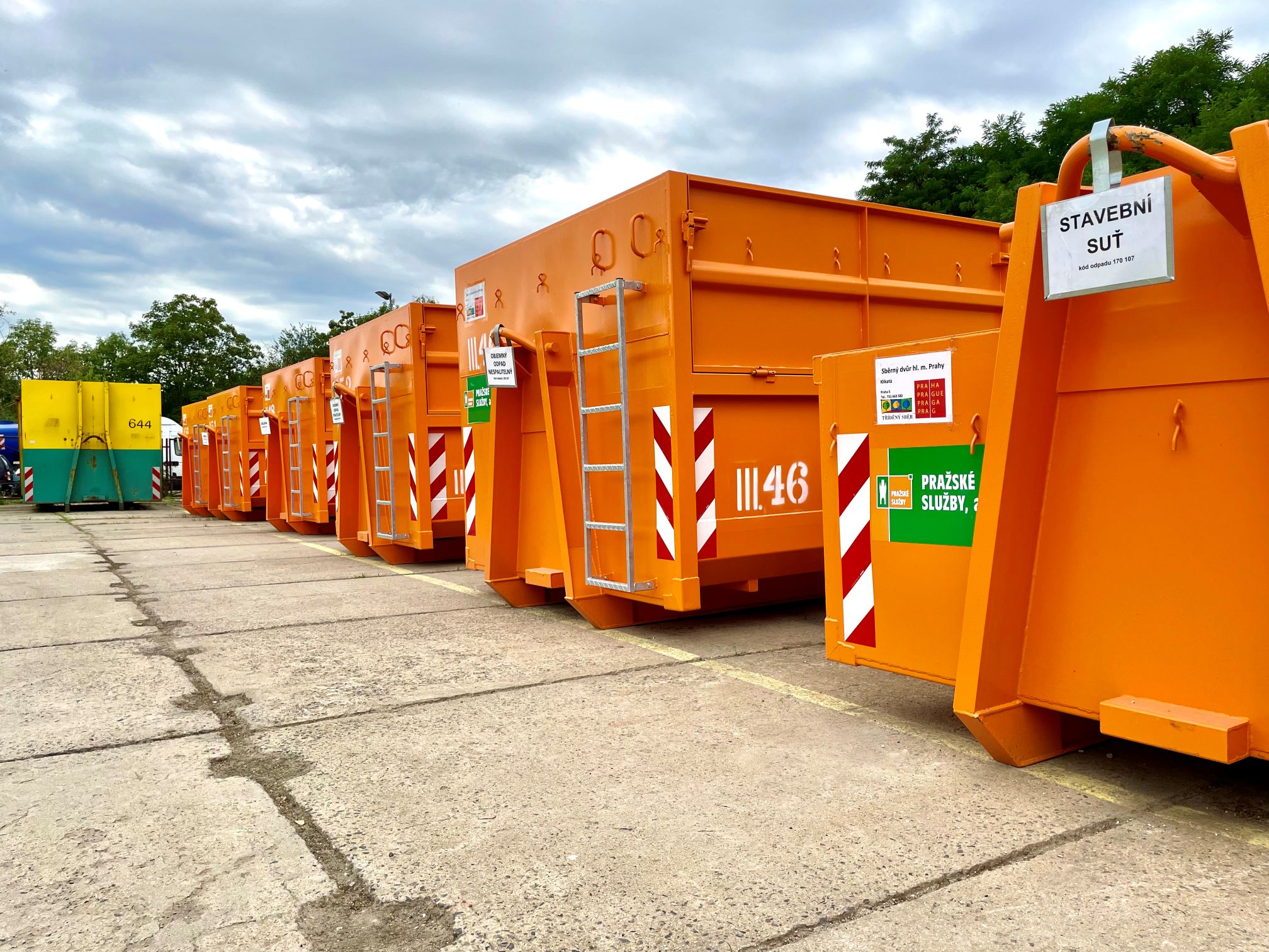 Pražané stále častěji navštěvují sběrné dvory