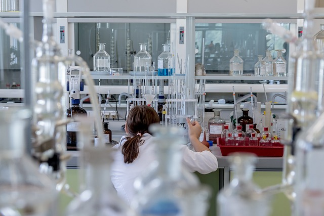 Čeští a francouzští vědci hledají nová praktická využití oxidu uhličitého
